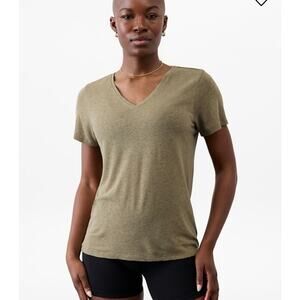 Athleta Getaway V-Neck Tee – Olive Branch (Medium) NEW